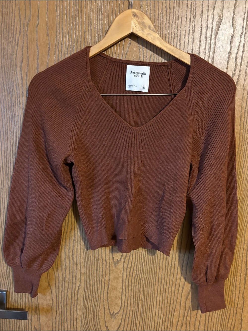 Abercrombie & Fitch Women's Rust Brown  V-Neck Cropped Knit Sweater